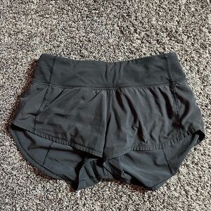 black lululemon shorts